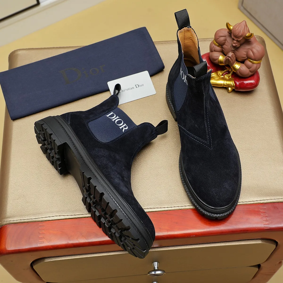 Ex-factory price: 480⌚️⌚️"Dior" Gaobang short boots⚠️⚠️Top purchasing agent🔍🔍Men's 2023HK counters are on sale simultaneously. Sole: The original sole is specially provided by the original factory. The exclusive movable molded sole is super comfortable. The original factory and the single product are handmade🔍🔍. The details determine the quality. We only make shoes with care. You can enter and exit the counter at will. Welcome to compare. 🇮🇹Size: 38-444️⃣Colors available